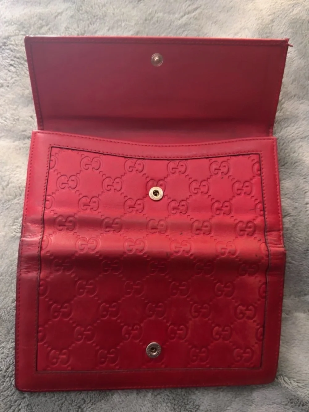 Gucci Red Embossed GG Continental Wallet with Gold Script Logo - Picture 3 of 3
